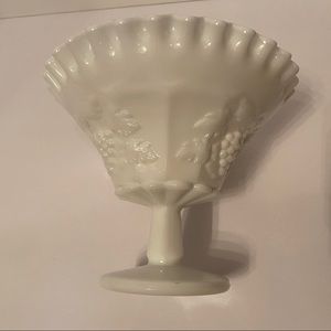 WESTMORELAND COMPOTE WHITE MILK GLASS GRAPE LEAVES HOME DINING DECOR SERVEWARE